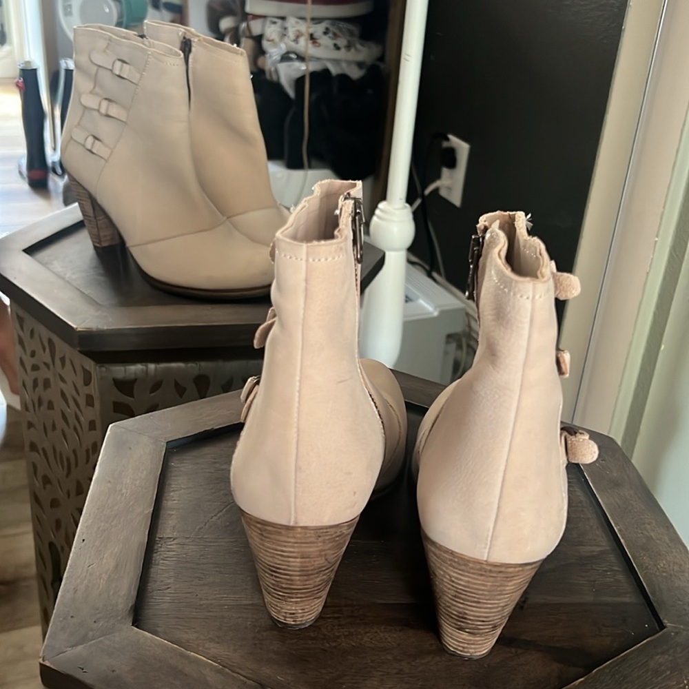 🛑 1 hour sale. Anthropologie, Holding Horses, Triad Buckled Booties, C… - Picture 5 of 11